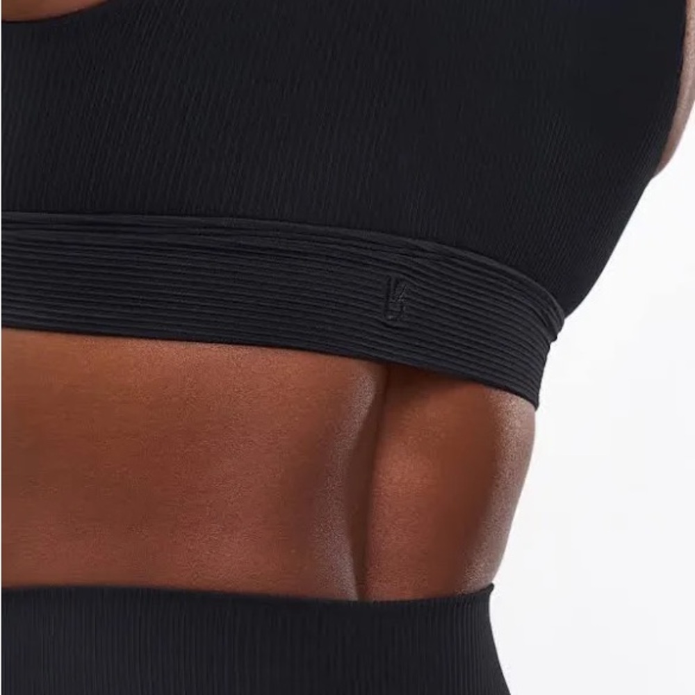 BUFFBUNNY Ribbed Deep V Sports Bra - Picture 3 of 9
